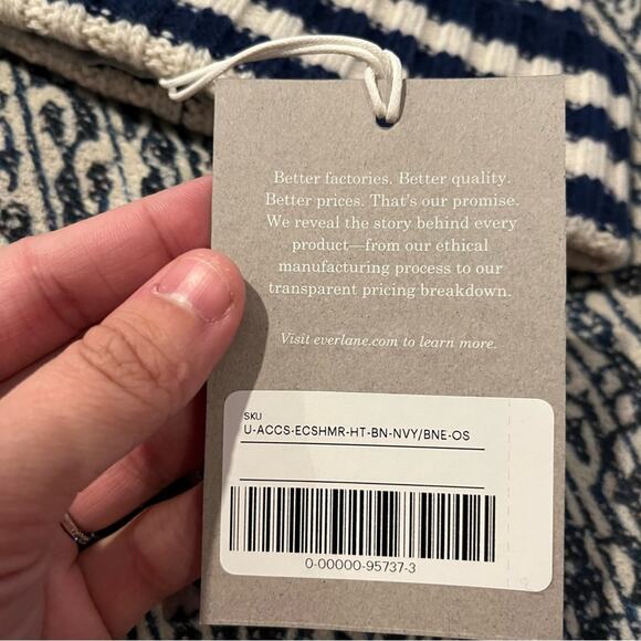 NWT Everlane Unisex The Cashmere Wool Beanie Hat Navy Cream Striped One Size - Picture 4 of 4